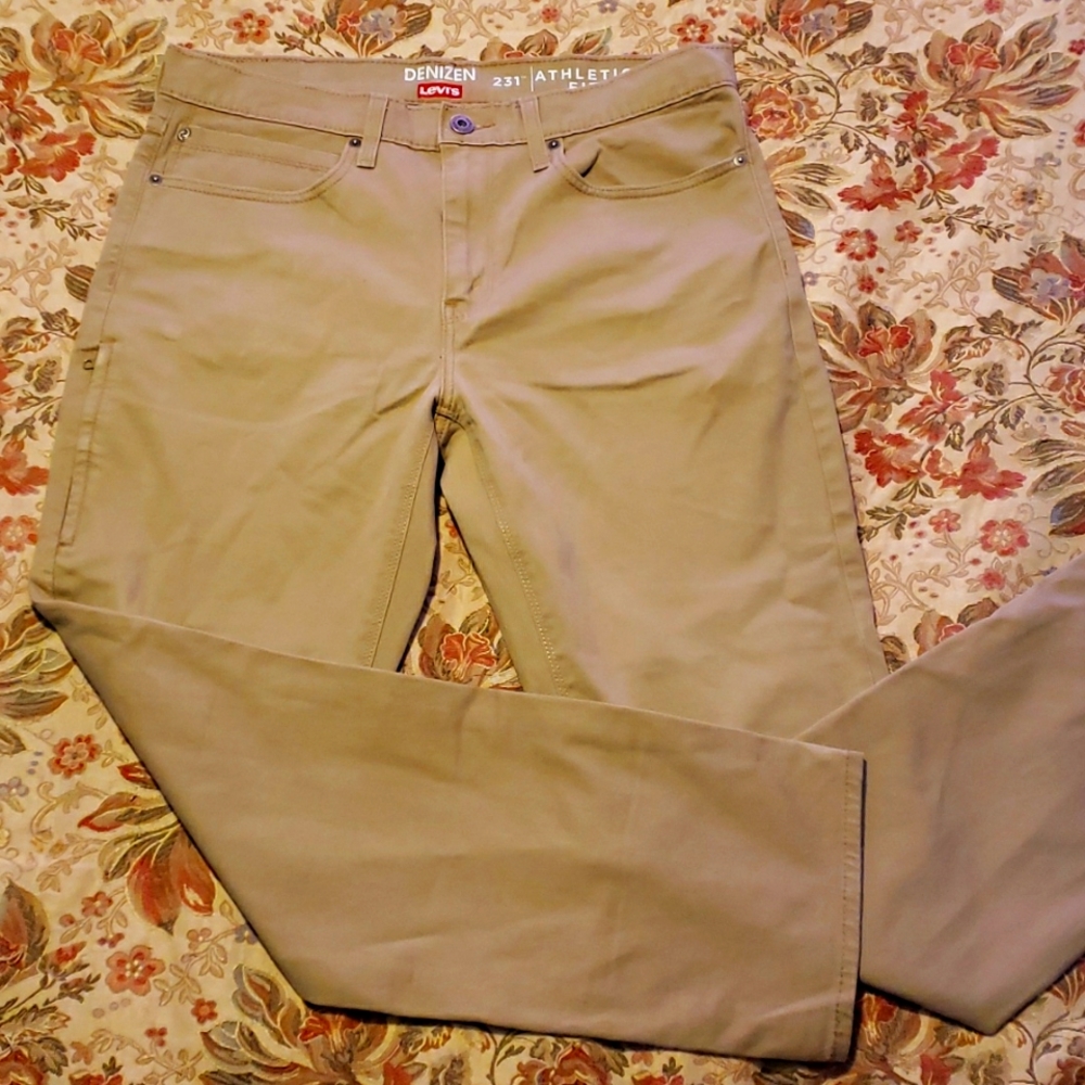 Denizen Levis 231 athletic fit khakis style jeans 34x32 but due 2 wash now 34x31